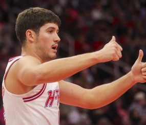 麻将胡了模拟器-谢泼德：总体防守感觉好多了 我打得更有对抗性&amp;出现在合适位置